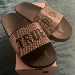 True religion sandals